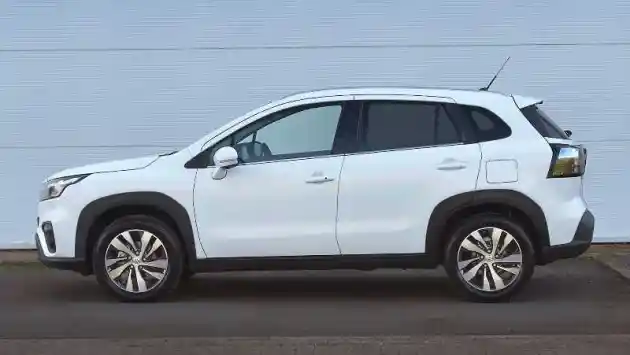 Foto - All New Suzuki SX4 S-Cross Tampil Lebih Ganteng Dan Punya Fitur Lebih Melimpah.