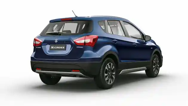 Foto - Suzuki S-Cross Terbaru Peminum Solar Muncul di India