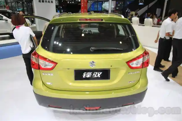 Foto - Suzuki SX4 S-Cross Sekarang Memakai Mesin Turbo!