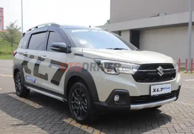 Foto - Suzuki Tawarkan Cashback Rp 4 Juta, Untuk Pembelian XL7 Hybrid di Tangerang Selatan