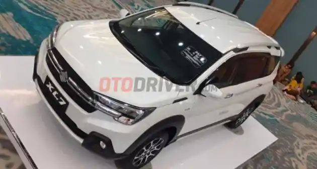 Foto - Membandingkan Angsuran Suzuki XL7 dengan Toyota Rush