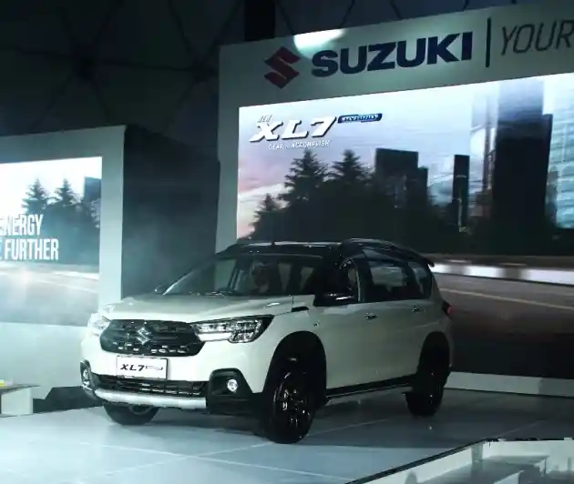 Foto - Suzuki XL7, Sang Pelopor Hybrid di Segmen LSUV