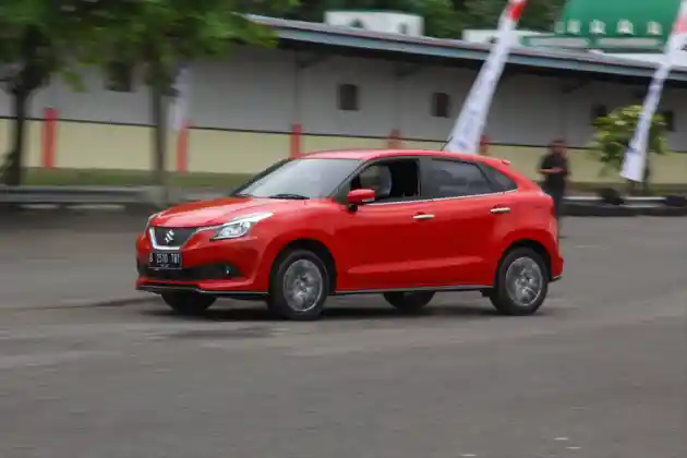 Foto - Suzuki Ignis dan Baleno Hatchback di Mata Pakar Safety Driving