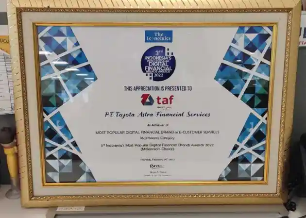 Foto - TAF Sabet Penghargaan Digital Finance Brand Award 2022