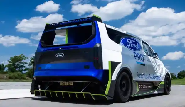 Foto - Ford Pro Electric SuperVan, Mobil Listrik Bertenaga 2000 HP