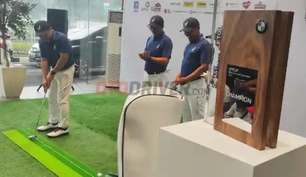 Foto - Berebut Hadiah Mobil BMW di Turnamen Golf Joycup 2022