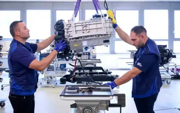 Foto - BMW iX5 Akan Gunakan Mesin Fuel Cell Berbahan Bakar Hidrogen