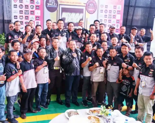 Foto - Tegal Dibanjiri Daihatsu Terios dan Toyota Rush dari Teruci