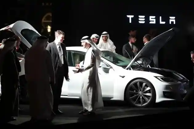 Foto - Ratusan Tesla Akan Jadi Taksi Di Dubai