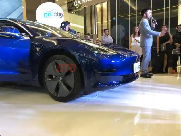 Foto - Inden Tesla Model 3 Lebih Cepat Dibandingkan Xpander