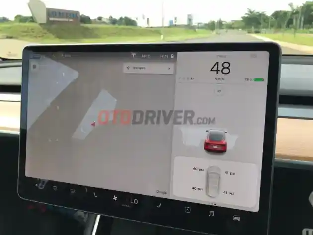 Foto - First Drive: Tesla Model 3 Performance