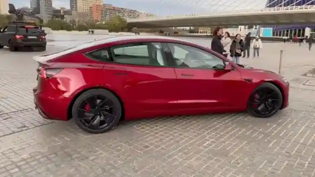 Foto - Tesla Model 3 Varian Performance Resmi Dirilis, 0-100 Tidak Sampai 3 Detik