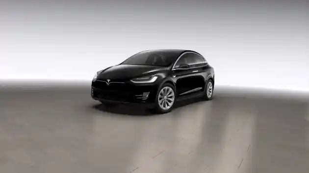 Foto - Tesla Model X Hari Ini Hadir Di Indonesia!