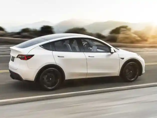 Foto - Tesla Klaim Model Y Adalah SUV Listrik Paling Efisien