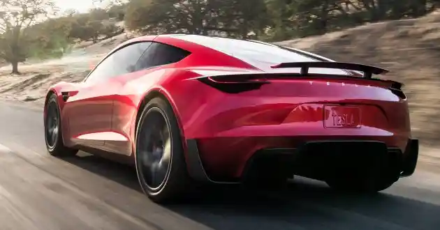 Foto - Tesla Roadster Diperkenalkan, Akselerasinya Bikin Merinding!