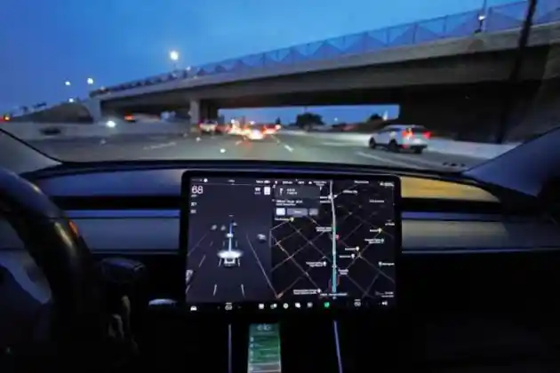 Foto - Bos Tesla Tegaskan Fitur Full Self Driving Bakal Hadir Tahun Ini