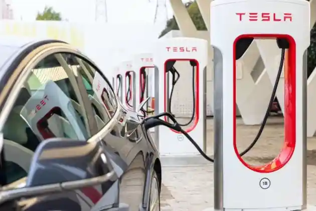 Foto - Tesla Mulai Jual Charger Mobil Listrik Secara Online