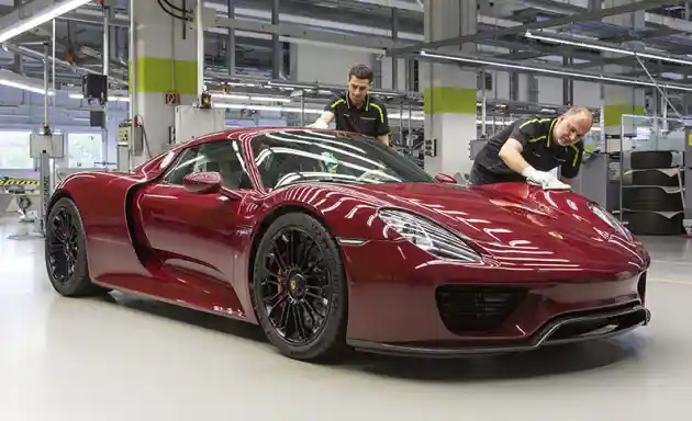 Foto - Hypercar Porsche 918 Spyder Ternyata Sudah 4 Kali Recall