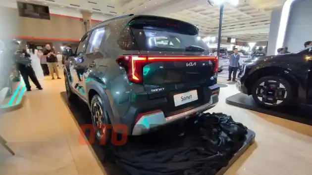 Foto - New Kia Sonet Sapa Publik di GIIAS Bandung 2024, Mulai Rp 354 Juta