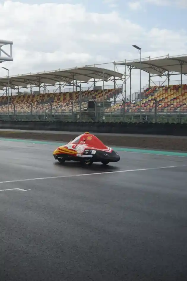 Foto - Tim Universitas Indonesia Supermileage Vehicle, Berjaya di Ajang Shell Eco-Marathon 2023 di Mandalika