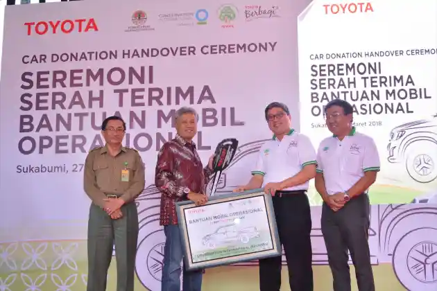 Foto - Toyota Hilux Diandalkan Untuk Restorasi Lingkungan Jawa Barat