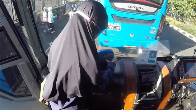 Foto - Mencoba Bus BTS Di Bandung, Gratis Namun Tepat Waktu