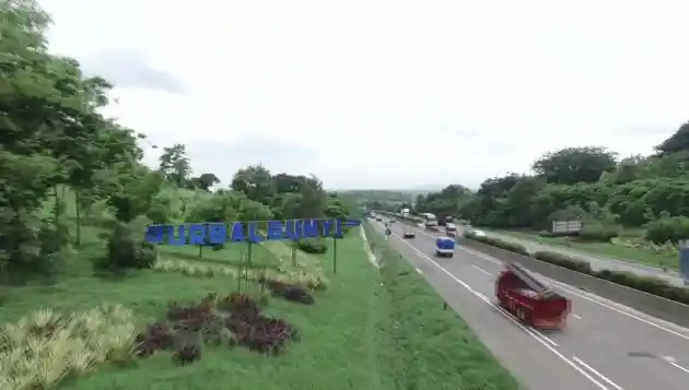 Foto - Waspada, Jembatan Cisomang Tol Purbaleunyi KM 100 Bergeser!