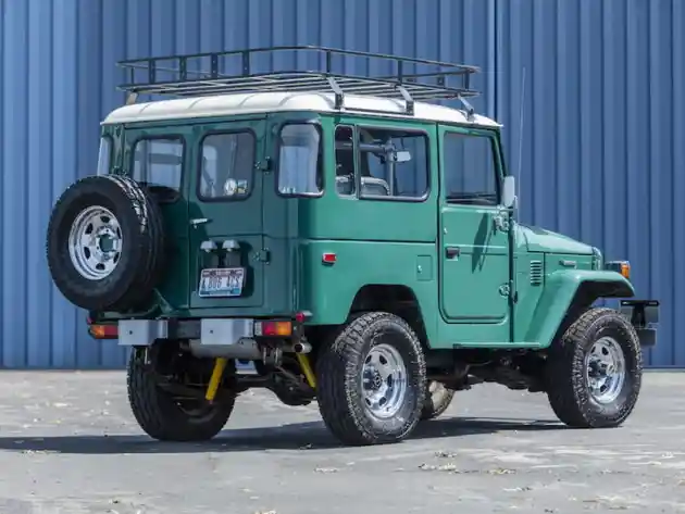 Foto - Tertarik Dengan Land Cruiser FJ40 Yang Dijual Tom Hanks?