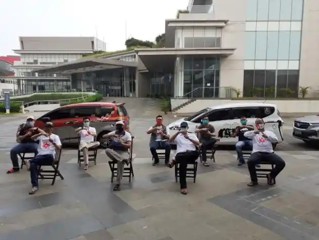 Foto - Aksi Sosial Komunitas Toyota Sienta di Masa Sulit