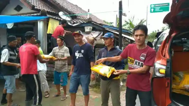 Foto - Komunitas Toyota Sienta Inisiatif Bantu Korban Tsunami