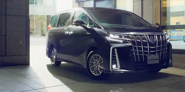 Foto - Toyota Alphard Facelift 2018 Resmi Muncul Sebagai Kado Natal