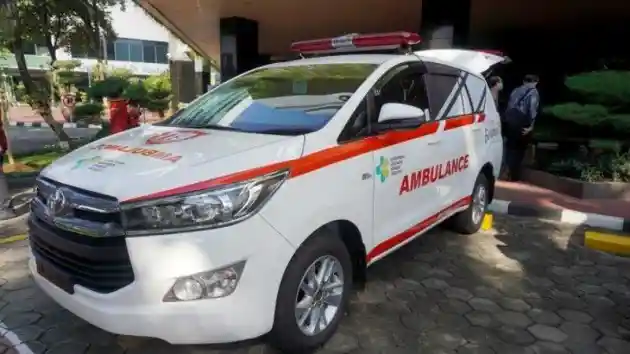 Foto - Toyota Innova Ambulance Terbaru Langsung Dikirim ke Bekasi