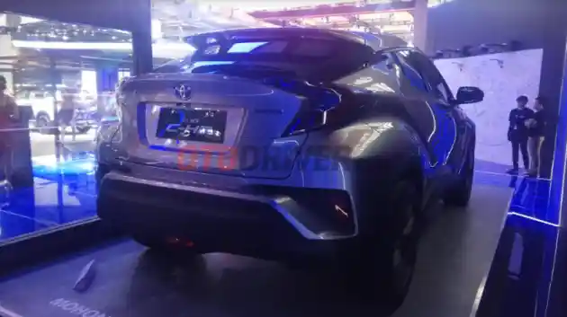 Foto - Varian Baru Toyota C-HR Terkuak Lewat Brosur!