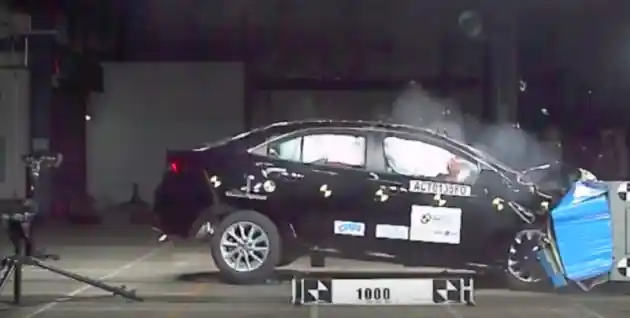 Foto - VIDEO: Crash Test Toyota Corolla Altis (ASEAN NCAP)