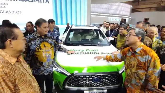 Foto - Ini Mobil Toyota yang Bisa Pakai Bioetanol 100 Persen