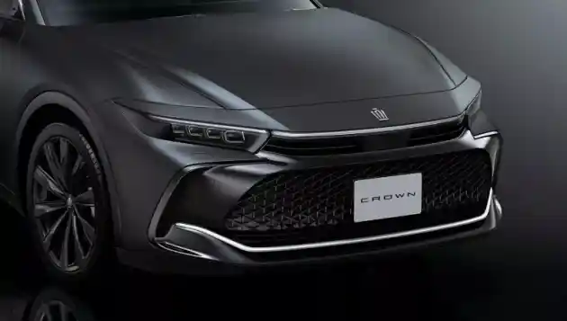 Foto - Toyota Rilis Crown Crossover Edisi Terbatas, Berikut Beberapa Ciri Khas Uniknya