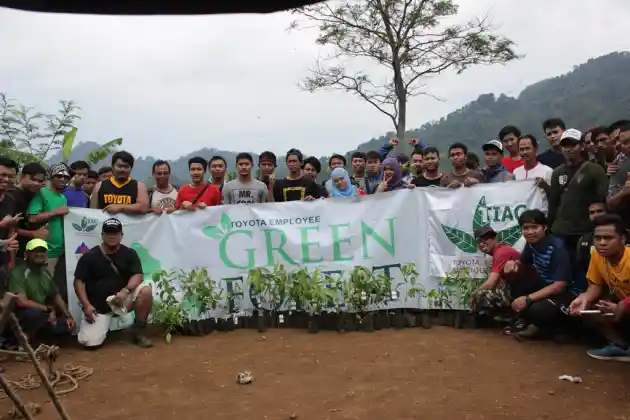 Foto - Pabrik Toyota Karawang Kian Berkembang, Karyawannya Tanam 1.600 Pohon