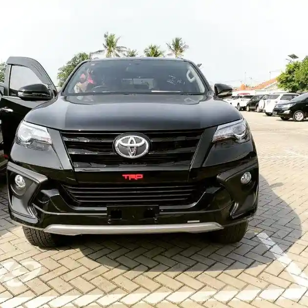 Foto - SPY SHOT: Toyota Fortuner TRD Sportivo 2017, Pakai Cakram Belakang (12 Foto)