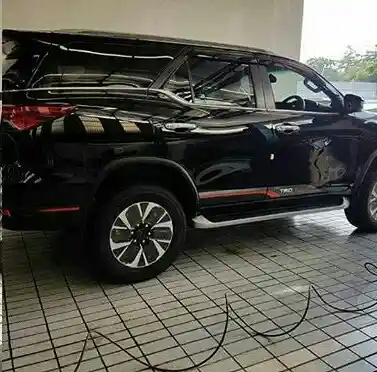 Foto - SPY SHOT: Toyota Fortuner TRD Sportivo 2017, Pakai Cakram Belakang (12 Foto)