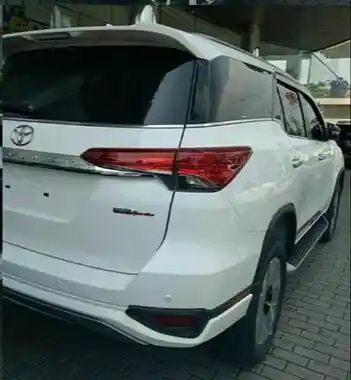 Foto - SPY SHOT: Toyota Fortuner TRD Sportivo 2017, Pakai Cakram Belakang (12 Foto)