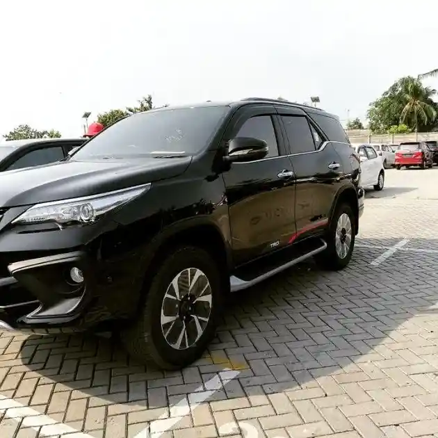 Foto - SPY SHOT: Toyota Fortuner TRD Sportivo 2017, Pakai Cakram Belakang (12 Foto)