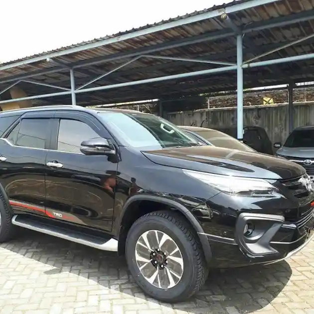 Foto - SPY SHOT: Toyota Fortuner TRD Sportivo 2017, Pakai Cakram Belakang (12 Foto)