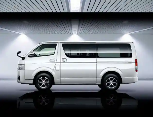 Foto - Toyota HiAce Terbaru Kini Bermesin 'GD' Turbo Diesel!