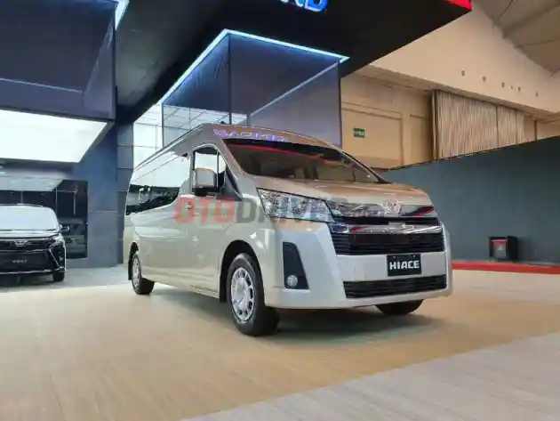 Foto - Perang Dimensi Dan Harga Wuling Zhengcheng Vs Toyota Hiace Vs Hyundai H-1
