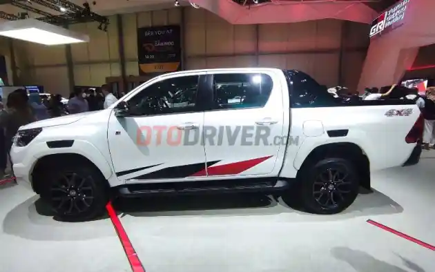 Foto - Bedah Toyota Hilux GR dan MG Extender, Pick Up Double Cabin Sangar di GIIAS 2022