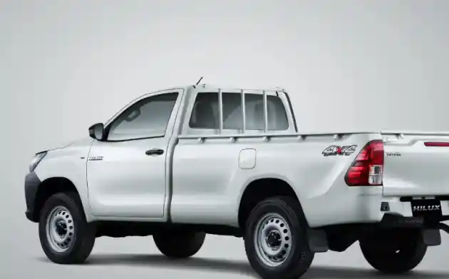 Foto - Toyota Hilux Single Cabin Resmi Ganti Mesin