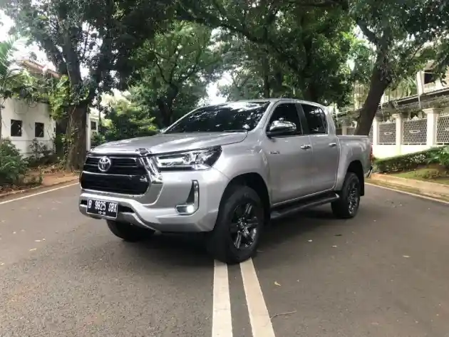 Foto - First Drive: Toyota Hilux Facelift 2020