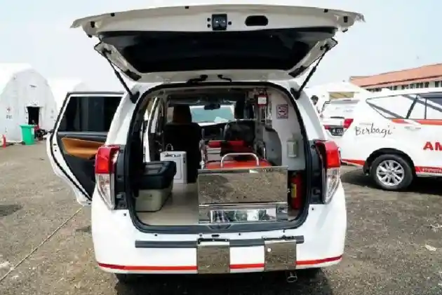 Foto - Toyota Sulap Innova Jadi Ambulans