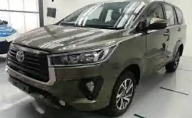 Foto - Setelah Fortuner, Kijang Innova Facelift Juga Menampakkan Wujudnya