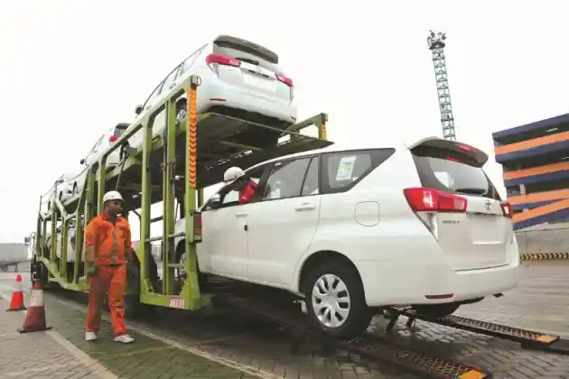 Foto - Penjualan Toyota Indonesia Menurun!